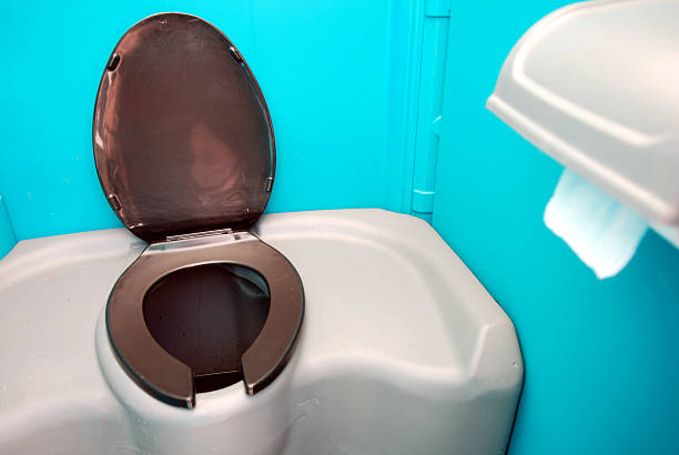 Best Portable restroom trailer rental  in Enetai, WA